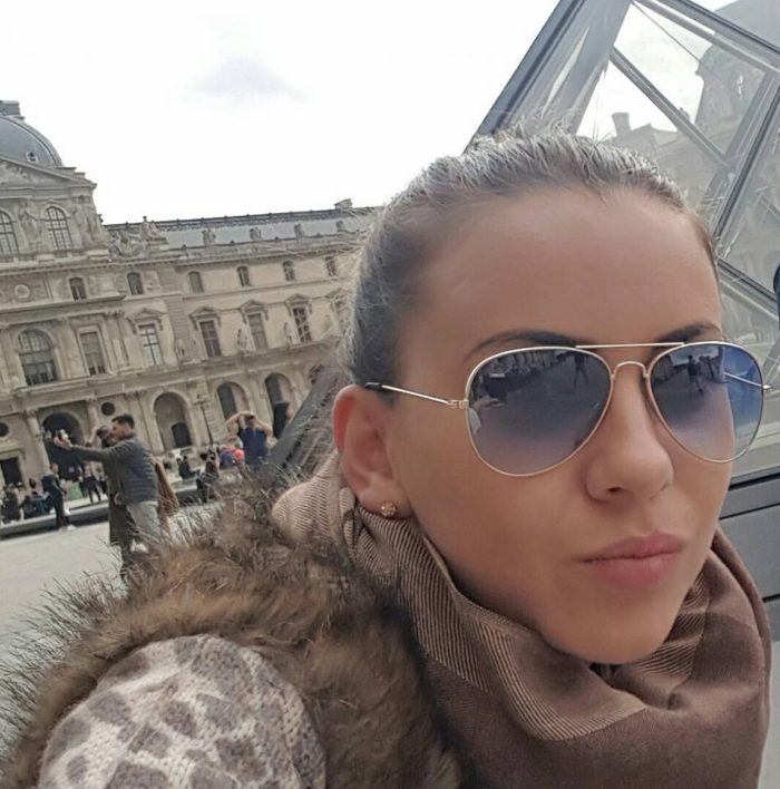 Chi era Ionela Raluca Sandu, la ragazza uccisa fuori dal night - LE FOTO