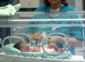 Appello dei genitori di un neonato, l'azienda ospedaliera trova una sistemazione