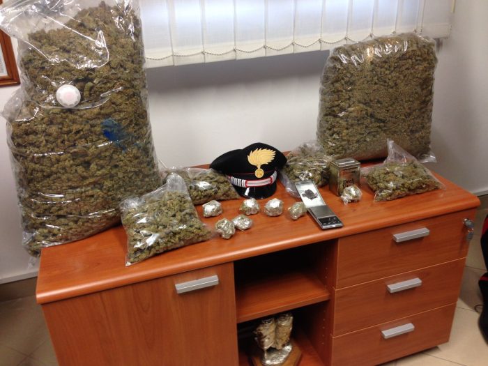 Dieci chili di marijuana: arrestati fratelli e fidanzata insospettabili
