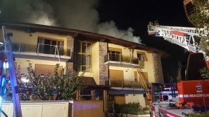 Incendio a Rosia, dodici famiglie non posso rientrare in casa