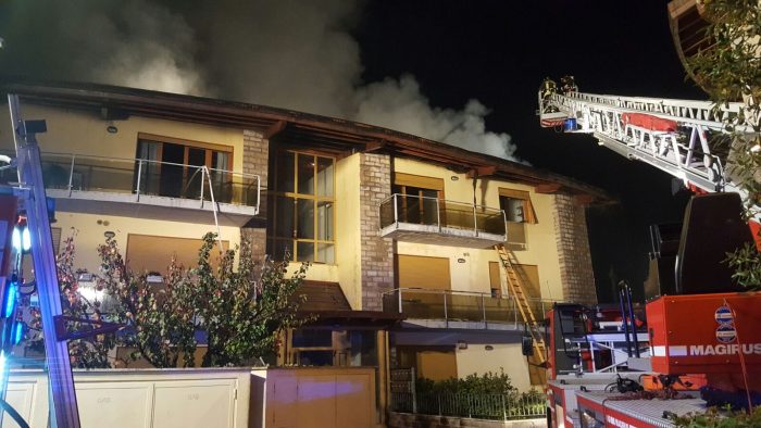 Incendio a Rosia, ancora inagibili gli appartamenti