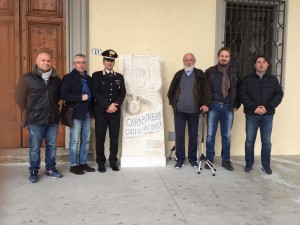 Ricollocata la scultura all'ingresso del comando dei carabinieri