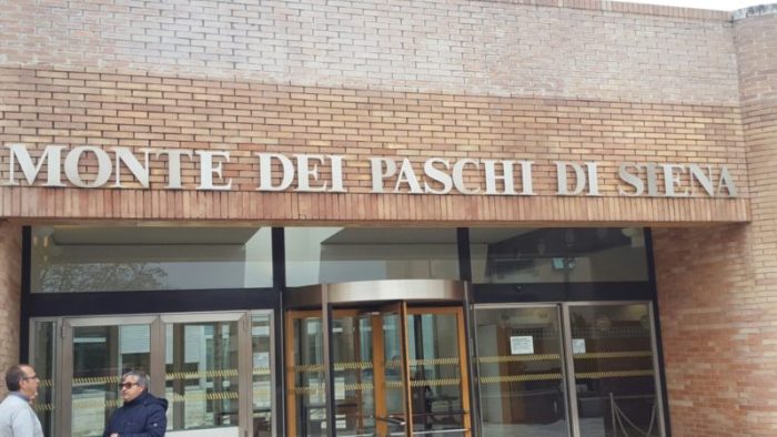 I sindacati sulla cessione Mps: "Non accetteremo tagli al personale"