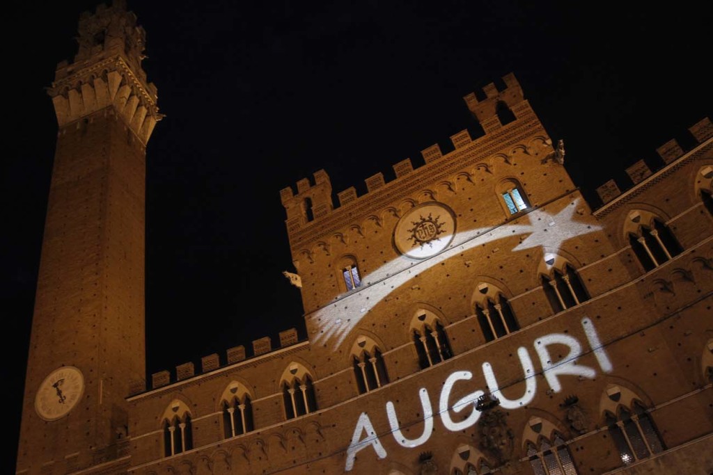 Natale 2020 a Siena: luminarie, braccialetti delle Contrade e il trenino. Il programma