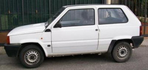 Ladri in perlustrazione rubano vecchia Panda