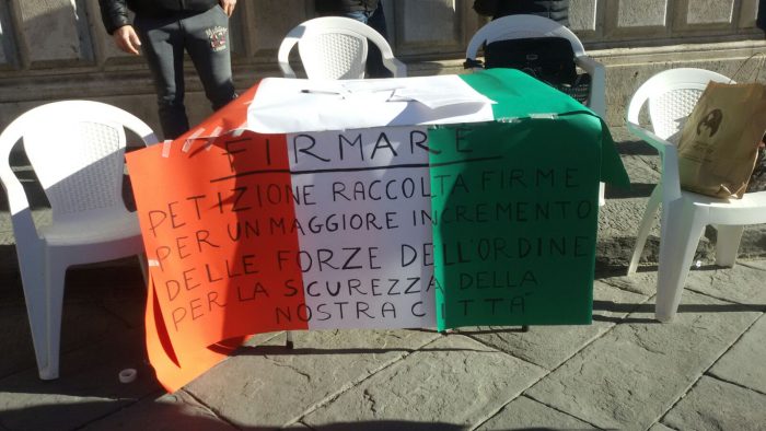 Allarme furti: in tanti firmano la petizione
