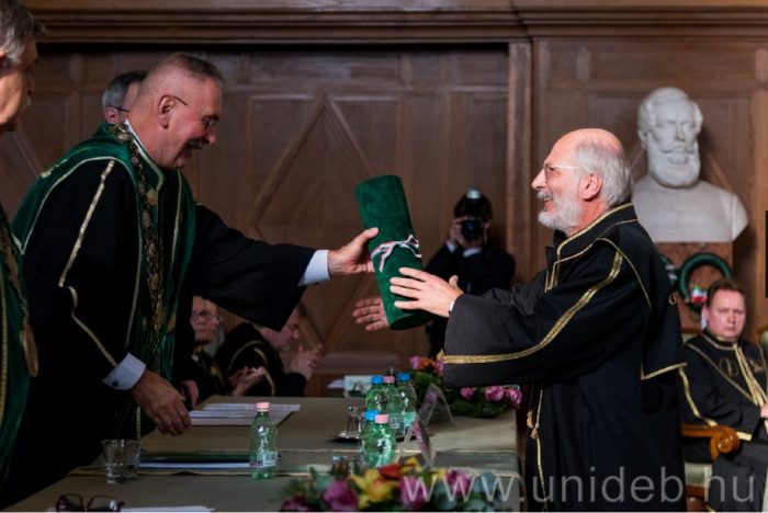 Laurea honoris causa all'Universit&agrave; di Debrecen al professor Vincenzo Sorrentino