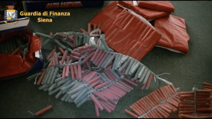 Bloccato importatore cinese di botti illegali: la Finanza sequestra oltre 6milioni di petardi