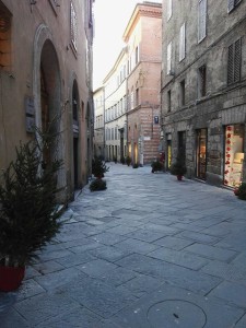 Preoccupazione dei commercianti per i lavori in via Montanini: inizio a maggio e durata 10 mesi