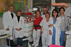 Copertine natalizie ricamate a mano per i piccoli ricoverati in Pediatria Neonatale