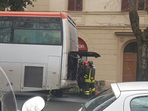 Autobus a fuoco a Porta Camollia