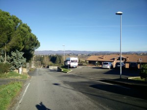 Inseguimento nella notte, campi illuminati a giorno