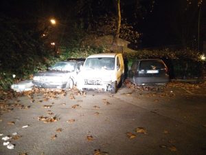 Auto utilizzate come luogo di prostituzione: dopo una settimana dalle segnalazioni sono sempre presenti sul posto