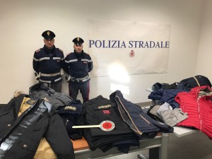 Montepulciano, ruba un trattore e scappa in autostrada