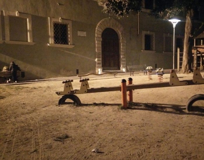 Controlli della polizia in Piazza San Francesco