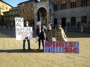 Americani contro Trump, protesta in Piazza del Campo
