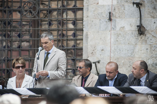 Il sindaco: "Non lasceremo soli i contradaioli coinvolti"