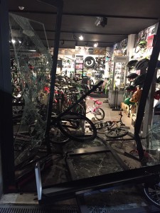 16998061_744032119105956_4204978984359271054_n