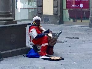 Stop al bongo: concluso il permesso al suonatore