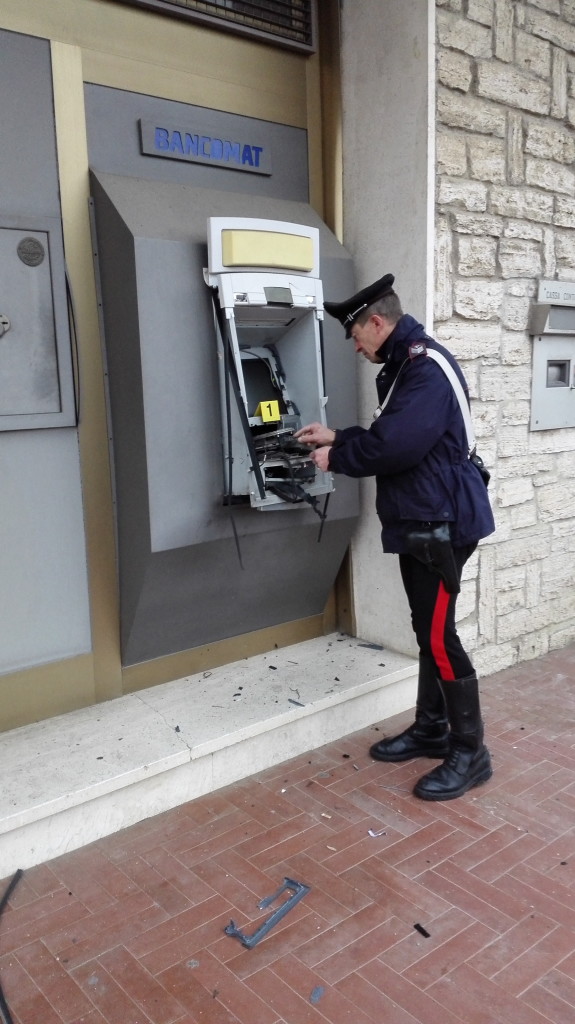 "Truffa del bancomat", voleva vendere un motore marino ma ricarica la postpay del finto compratore