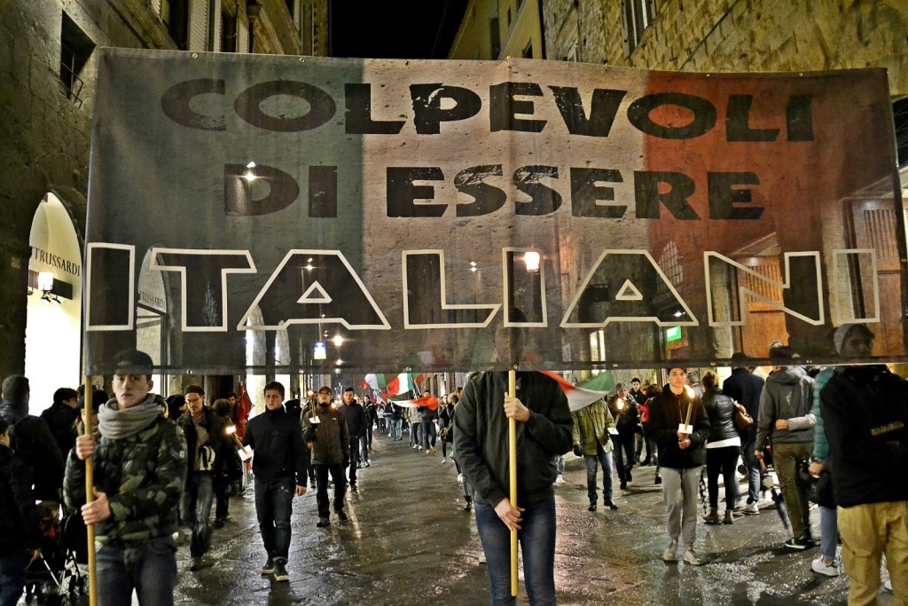 Vittime delle foibe, fiaccolata a Siena: ecco il video