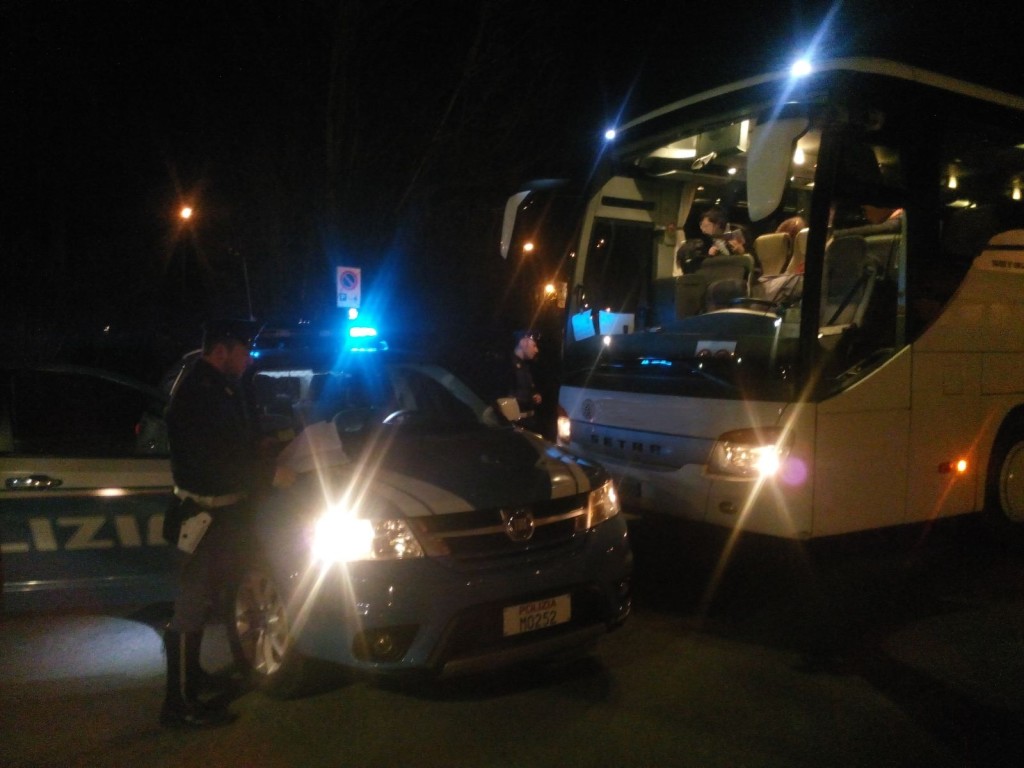 Autista stava per portare in gita i ragazzi su un bus senza assicurazione: 1000 euro di multa