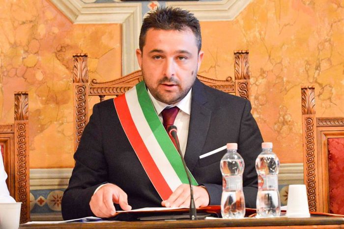 "#Chiusiincasa": ordinanza anti Covid-19 emanata dal sindaco Juri Bettollini