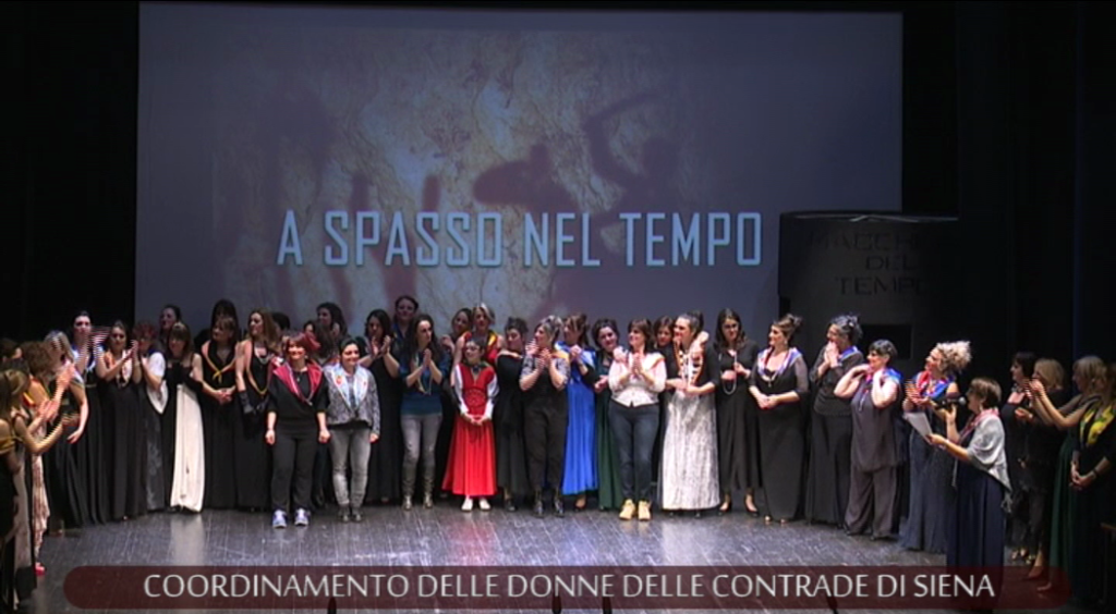 Donne delle contrade "A spasso nel tempo", stasera al Teatro dei Rozzi