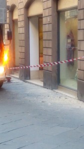 Cade cornicione in via Montanini