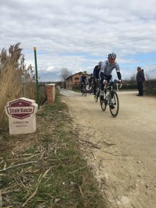 Strade Bianche, inaugurazione del cippo “miliare”