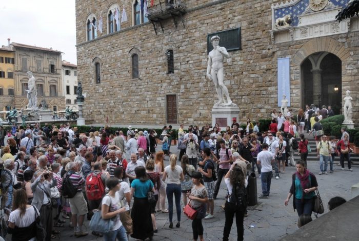 Agenzia di viaggi costretta a pagare due volte la tassa per la burocrazia fiorentina