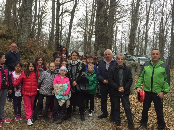 Acquedotto del Fiora alla sorgente Ermicciolo con i ragazzi delle scuole
