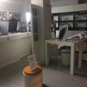 furto negozio poggibonsi 3 store saccheggiato (10)