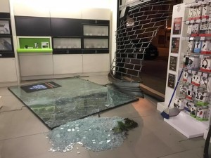 furto negozio poggibonsi 3 store saccheggiato (9)