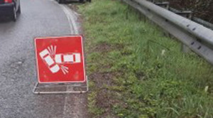 Scontro tra auto e camion: tre feriti