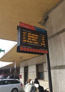 Tiemme installa nuove paline e tabelloni elettronici