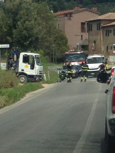 Moto contro autocarro a Pian delle Fornaci