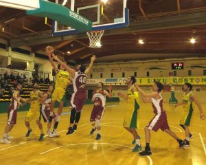 Basket - Vismederi Costone soffre ma batte la Sba Arezzo