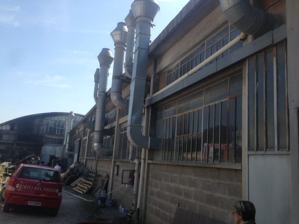 Incendio a Poggibonsi: grande spiegamento di forze - FOTO e VIDEO