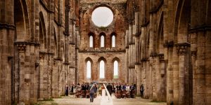 Nozze a San Galgano, mai più chiusura per una giornata