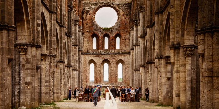 Nozze a San Galgano, mai pi&ugrave; chiusura per una giornata