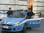 Adolescente minaccia il suicidio: la Polizia la salva sul pilastro di un ponte
