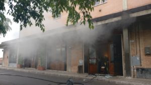 Incendio distrugge la pizzeria a Vico Alto - VIDEO e FOTO