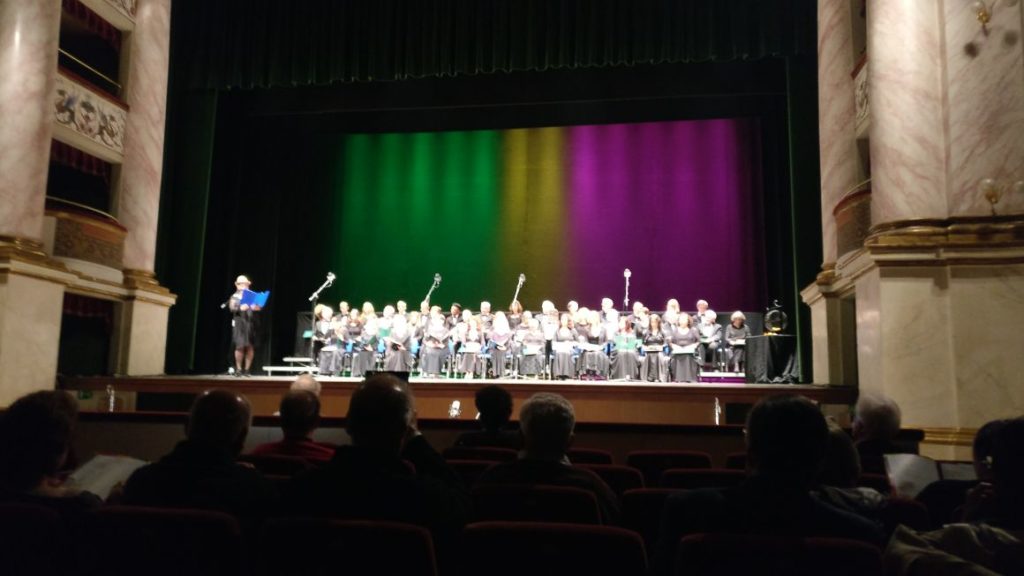 Successo dello spettacolo "100 per 17", gli inni delle contrade ai Rinnovati