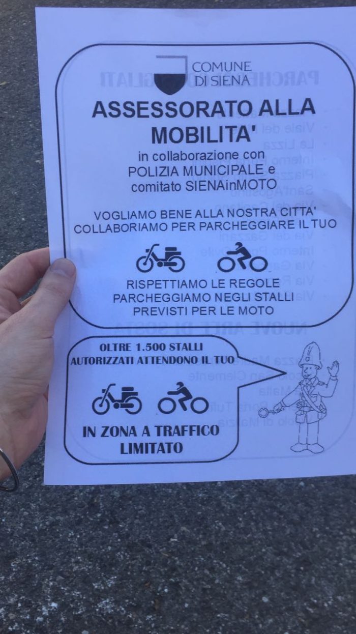 Volantino del Comune sui motorini per spiegare le aree di parcheggio
