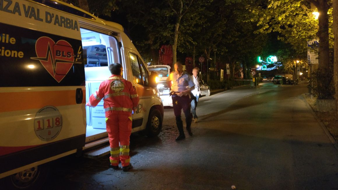 Scontro tra auto nella notte, feriti quattro giovani trasportati negli ospedali di Siena e Montepulciano