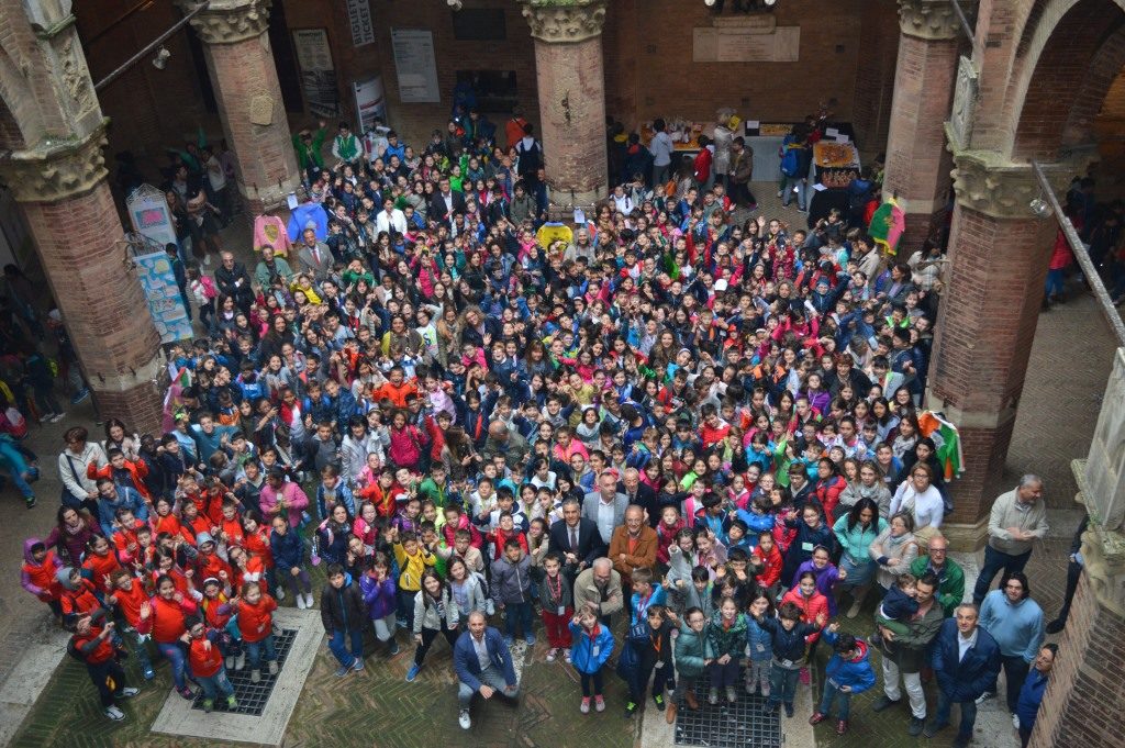 "S&ograve;na s&ograve;na campanella", la mostra dei bambini con il Comitato Amici del Palio