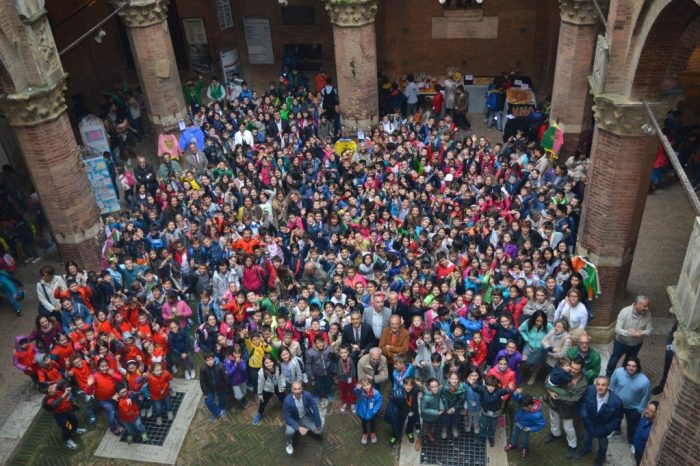 "S&ograve;na s&ograve;na campanella", la mostra dei bambini con il Comitato Amici del Palio