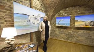 I quadri di Elena Conti in mostra a Dubai