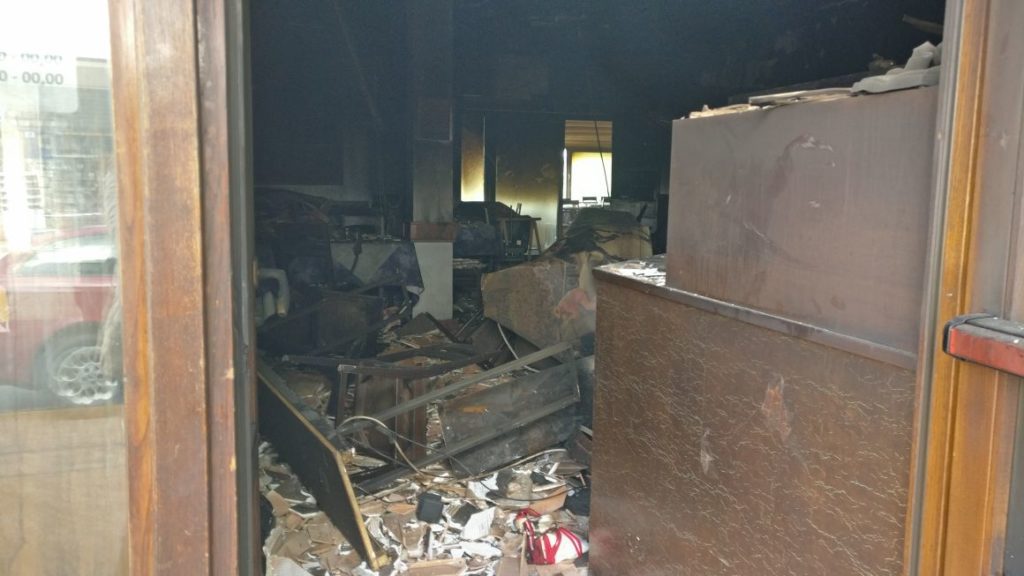 Incendio a Vico Alto: le immagini del locale distrutto - FOTO e VIDEO